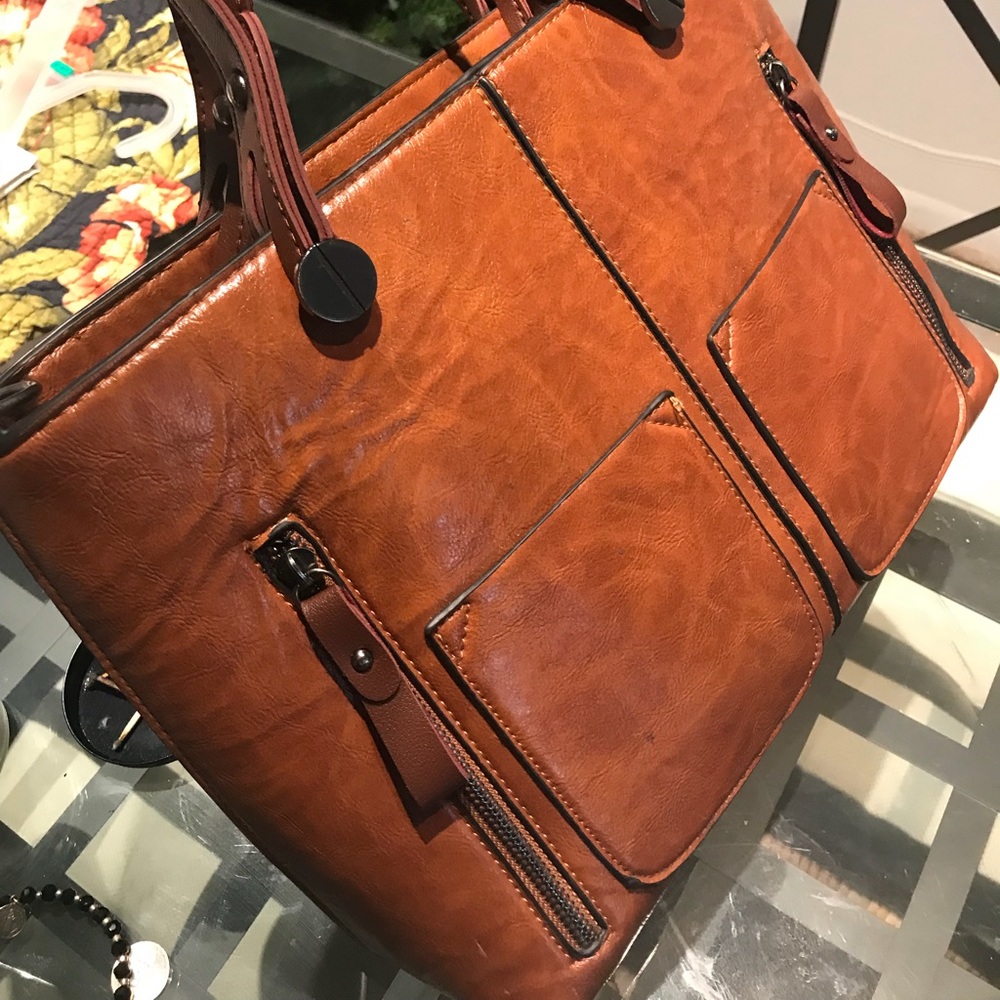 Beautiful brown shoulder purse!